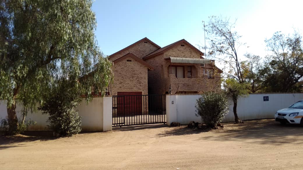 HOUSE FOR SALE IN TLOKWENG (LENGANENG)